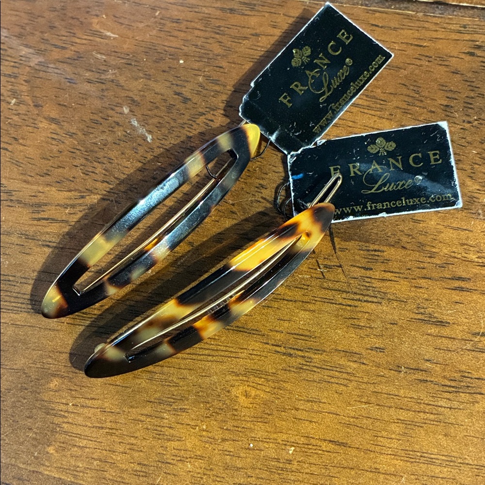 Classic French Feminine France luxe NWT Tortoise Hair Clips 💋💋💋